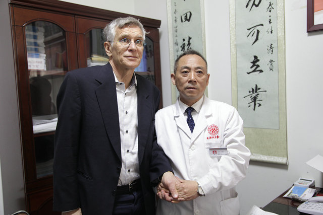 陈建春主任与国际风湿免疫学医生学者Rikard Holmdahl教授交流.JPG